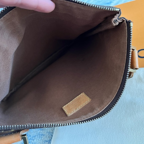 Louis Vuitton authentic vintage retired cross body bag adjustable strap - Picture 16 of 17